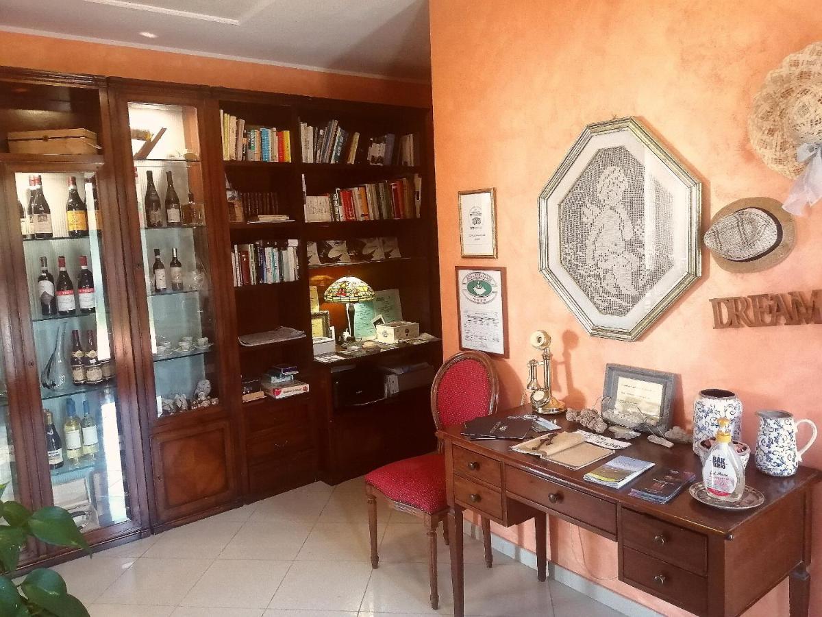 Domus Langhe B&B Treiso Extérieur photo