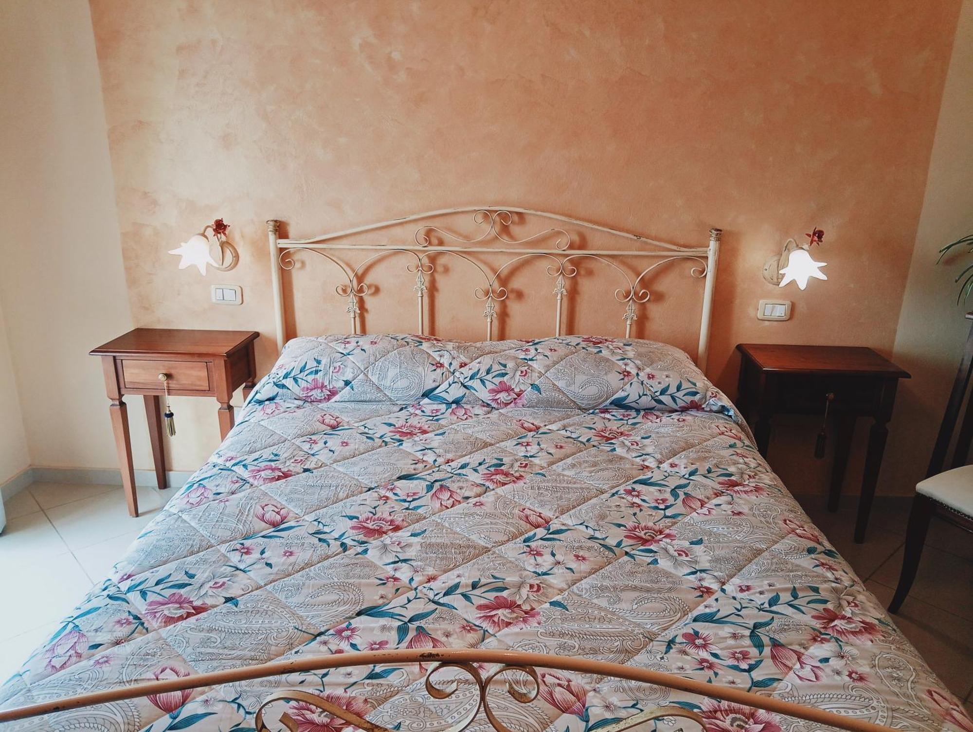 Domus Langhe B&B Treiso Extérieur photo